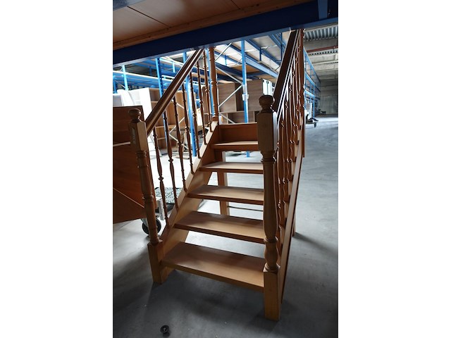 Houten trap - afbeelding 2 van  3