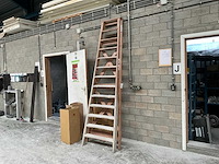 Houten trap - afbeelding 1 van  4