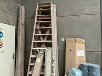 Houten trapladder (2x) - afbeelding 1 van  2
