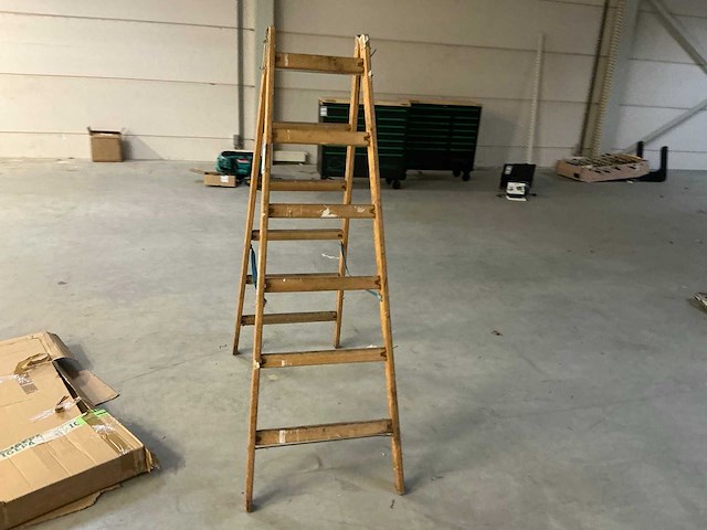 Houten trapladder - afbeelding 2 van  3