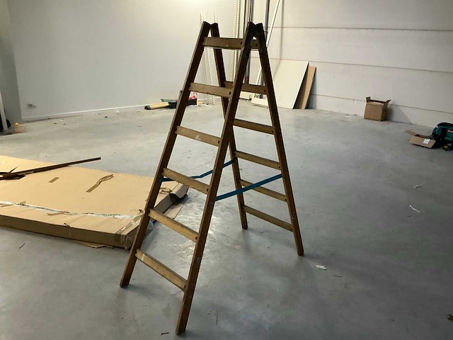 Houten trapladder - afbeelding 3 van  3