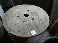 Houten trommel en glazen plaat van 1 m bij 1 m dik 10 mm - een samenstelling van de twee elementen kan een salontafel vormen - afbeelding 2 van  8