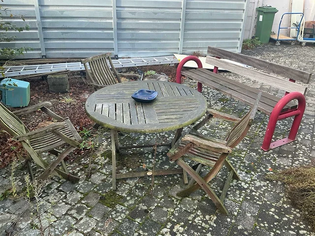 Houten tuinset bestaande uit ronde tuintafel, 3 klapstoelen en tuinbank - afbeelding 1 van  7