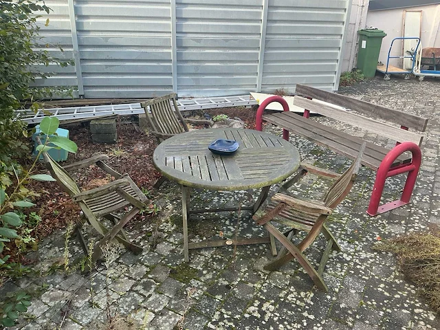Houten tuinset bestaande uit ronde tuintafel, 3 klapstoelen en tuinbank - afbeelding 2 van  7