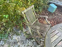 Houten tuinset bestaande uit ronde tuintafel, 3 klapstoelen en tuinbank - afbeelding 3 van  7