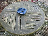 Houten tuinset bestaande uit ronde tuintafel, 3 klapstoelen en tuinbank - afbeelding 6 van  7
