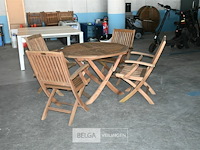 Houten tuintafel + 4 houten tuinstoelen