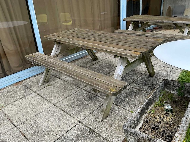 Houten tuintafel - afbeelding 1 van  2