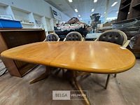 Houten uitschuifbare eettafel met 3 houten stoelen - afbeelding 1 van  4