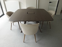 Houten vergadertafel + 4 stoelen mobitec