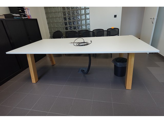 Houten vergadertafel - afbeelding 1 van  4
