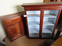 Houten vitrinekast - afbeelding 1 van  3