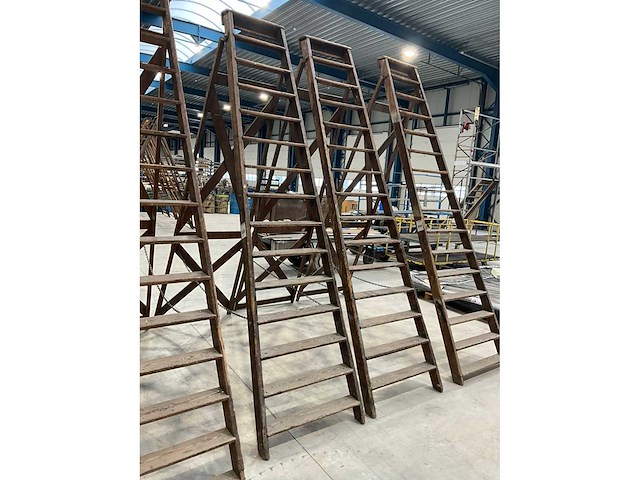 Houten vouwtrap (2x) - afbeelding 2 van  2