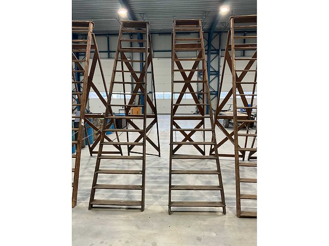 Houten vouwtrap (2x) - afbeelding 2 van  2