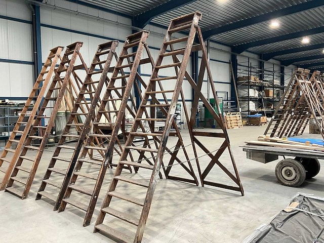 Houten vouwtrap - afbeelding 1 van  2