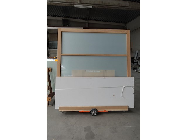 Houten wand met glas - afbeelding 1 van  3