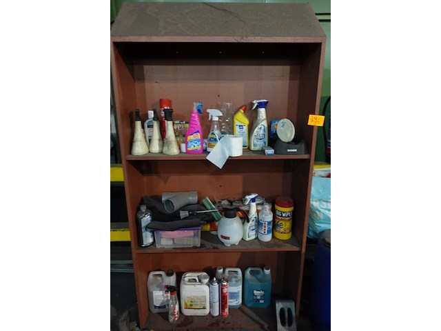 Houten wandkast + inhoud producten - afbeelding 1 van  7