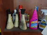 Houten wandkast + inhoud producten - afbeelding 2 van  7