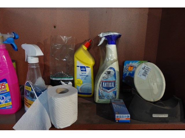 Houten wandkast + inhoud producten - afbeelding 3 van  7