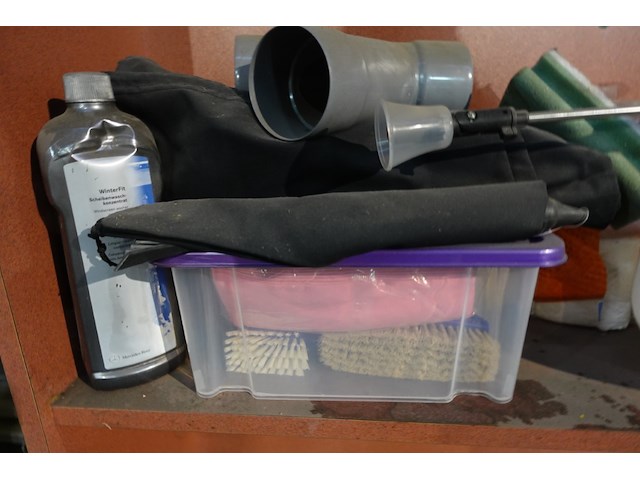 Houten wandkast + inhoud producten - afbeelding 5 van  7