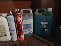 Houten wandkast + inhoud producten - afbeelding 7 van  7