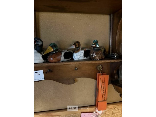 Houten wandplankje met accessoires - afbeelding 3 van  9