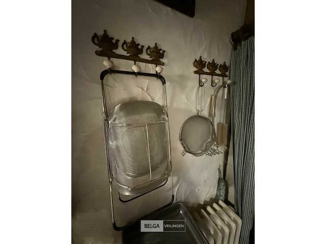 Houten wandplankje met accessoires - afbeelding 9 van  9