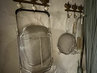 Houten wandplankje met accessoires - afbeelding 9 van  9