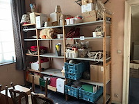 Houten wandrek met decoratie - afbeelding 1 van  12
