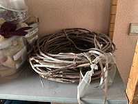 Houten wandrek met decoratie - afbeelding 6 van  12