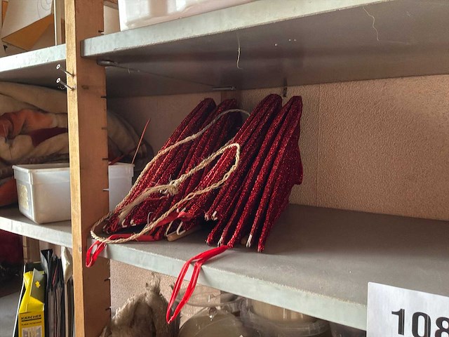 Houten wandrek met decoratie - afbeelding 8 van  12