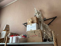 Houten wandrek met decoratie - afbeelding 9 van  12