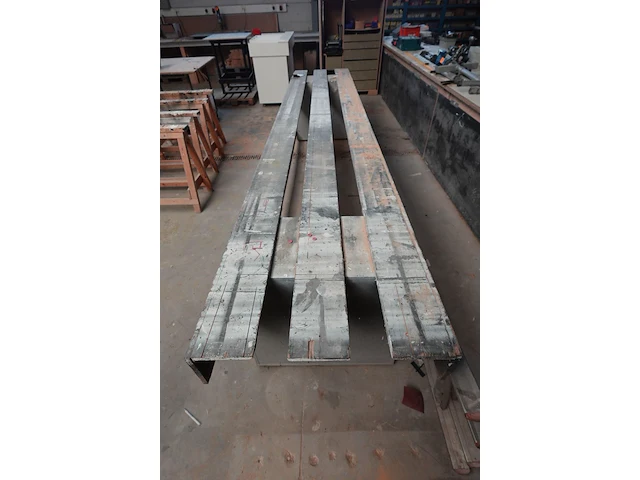 Houten werk/ schuurtafel - afbeelding 2 van  2