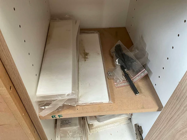 Houten werkbank en opbergkast - afbeelding 4 van  12