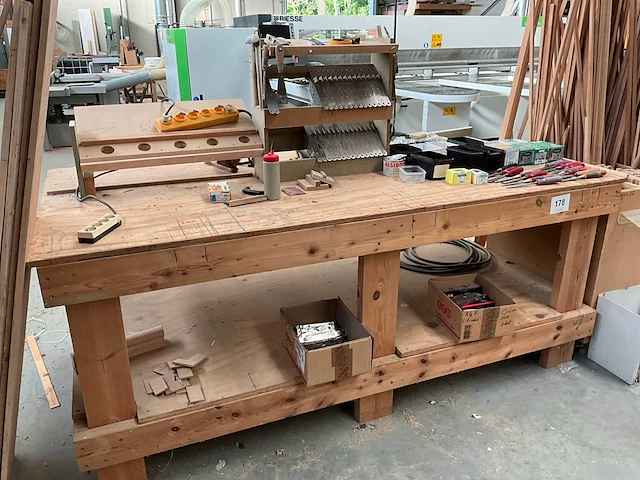 Houten werkbank en opbergkast - afbeelding 3 van  12