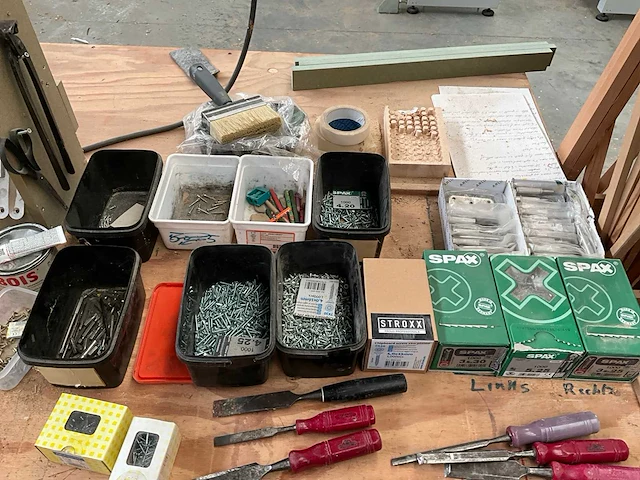 Houten werkbank en opbergkast - afbeelding 1 van  12