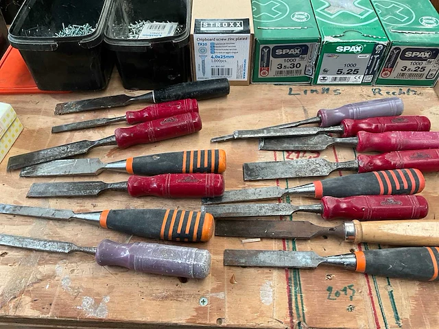 Houten werkbank en opbergkast - afbeelding 9 van  12