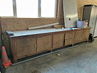 Houten werkbank met inhoud - afbeelding 1 van  14