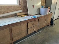 Houten werkbank met inhoud - afbeelding 8 van  14