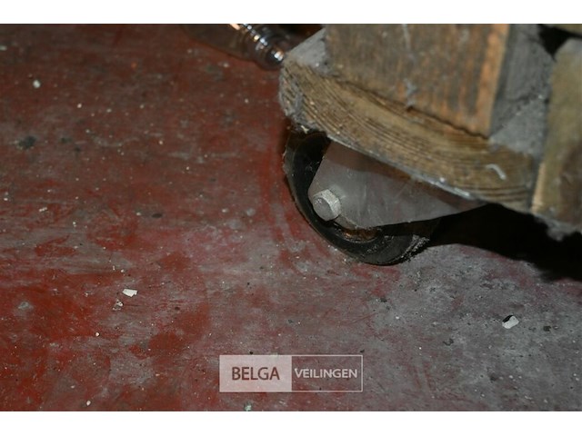 Houten werkbank op wielen - afbeelding 5 van  5