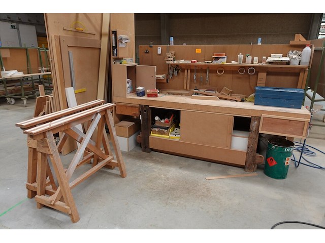 Houten werkbank - afbeelding 1 van  7