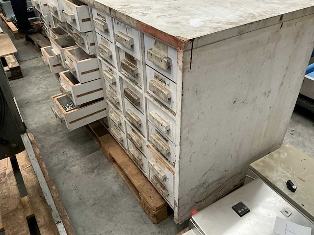 Houten werkbank - afbeelding 10 van  13