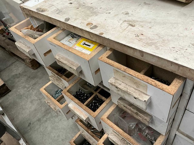 Houten werkbank - afbeelding 11 van  13