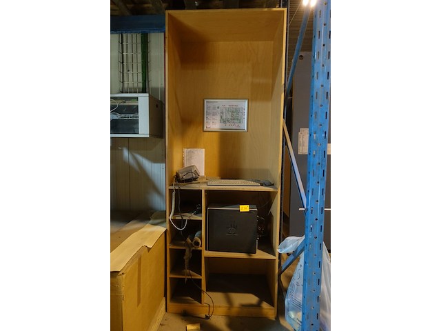 Houten werkstation + computer hp - afbeelding 1 van  4
