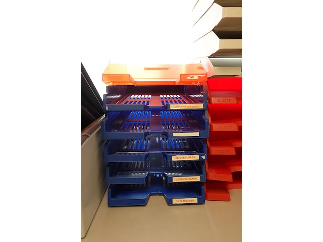 Houten werktafel + kantoortoebehoren - afbeelding 4 van  6