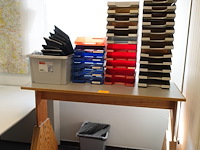 Houten werktafel + kantoortoebehoren - afbeelding 6 van  6