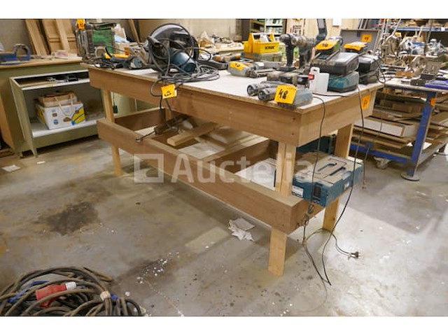 Houten werktafel met bodemschap - afbeelding 1 van  3