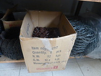 Houten werktafel met inhoud - afbeelding 4 van  5