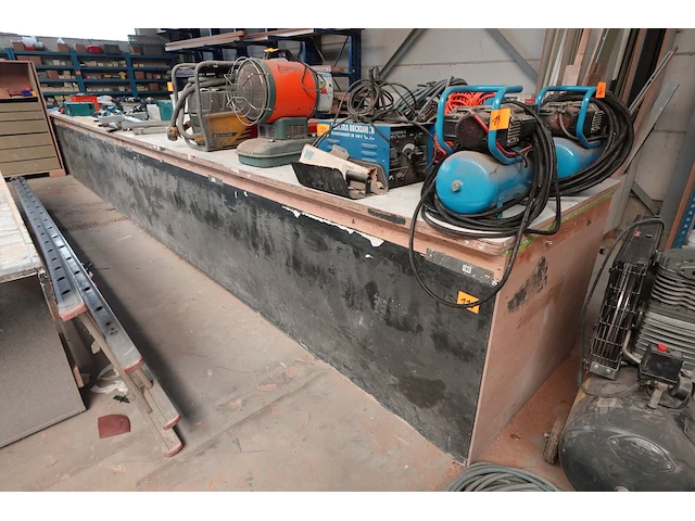 Houten werktafel - afbeelding 1 van  5