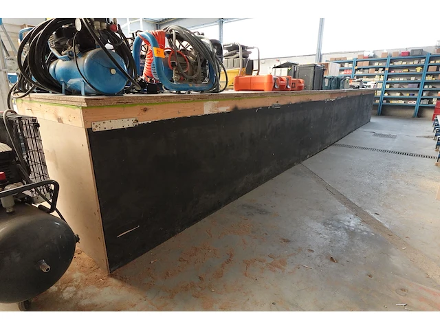 Houten werktafel - afbeelding 2 van  5